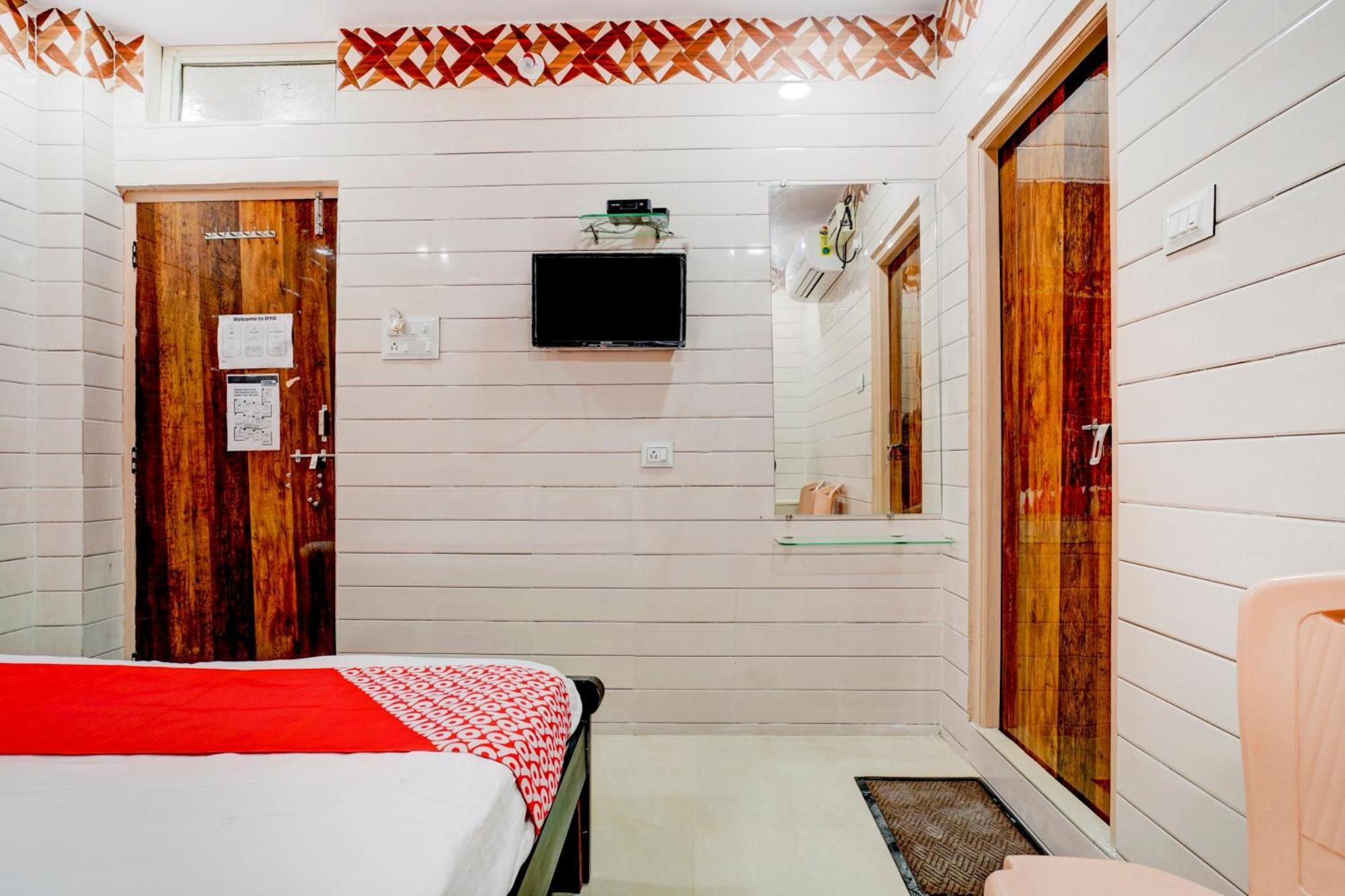 Hotel O Aroma Classic Near Nampally Main Railway Station Hyderabad Esterno foto