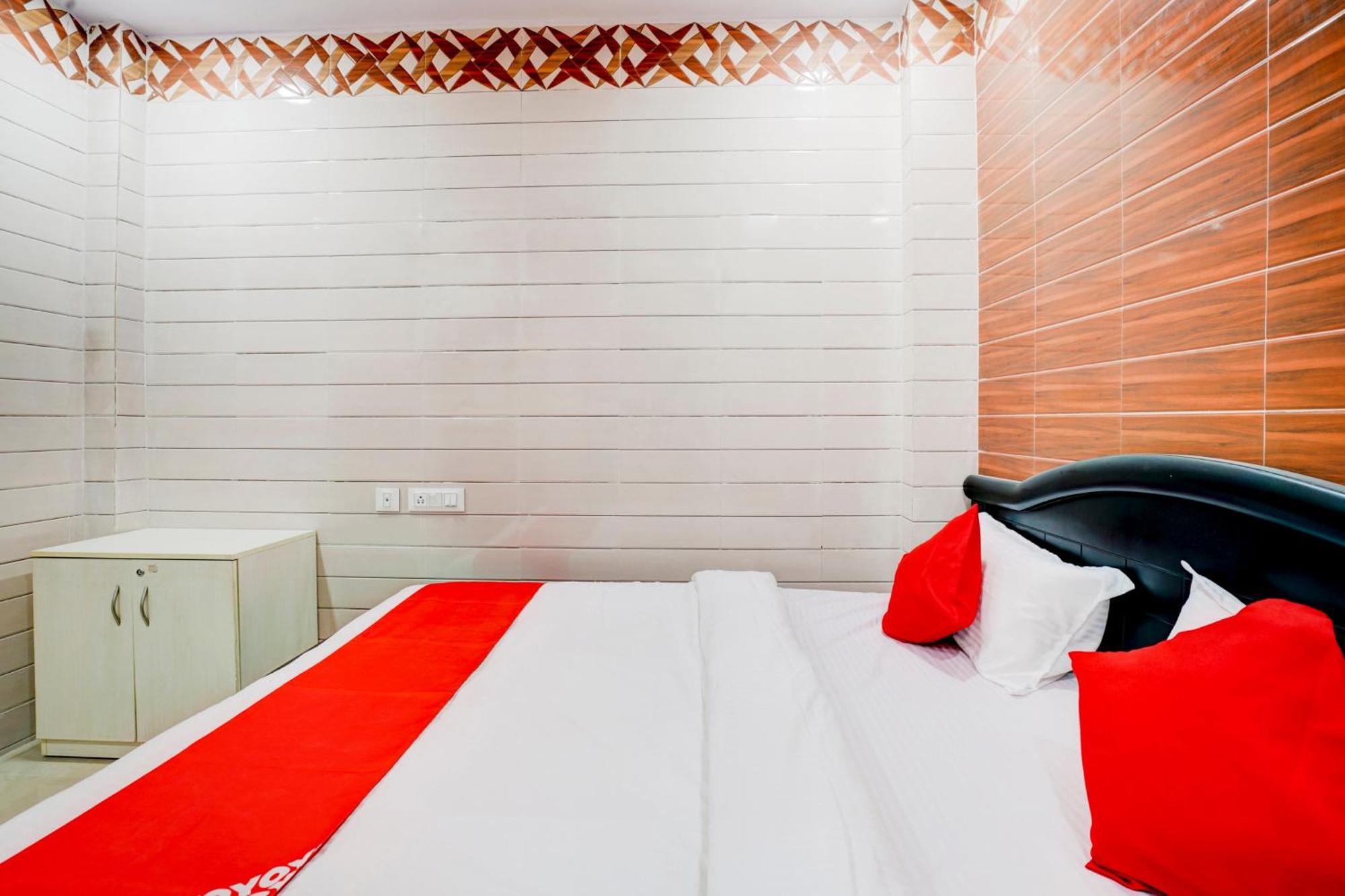 Hotel O Aroma Classic Near Nampally Main Railway Station Hyderabad Esterno foto